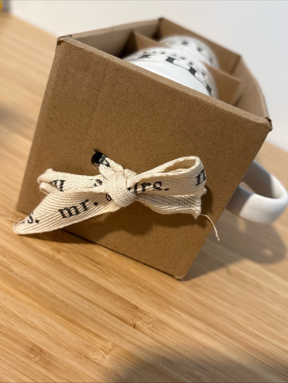 Gift Set Mr. Right & Mrs. Always Right White Ceramic Mug Set Wedding Engagement - Picture 5 of 6